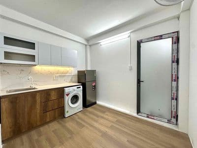 Nhà Mới, 1PN Tách Bếp - MG riêng. Cửa sổ siu thoáng thang máy - hầm xe