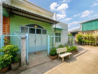 Nhà bán cạnh hẻm xe hơi gần chợ thủ đức