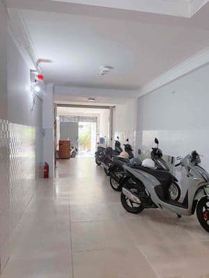 Nhà kế góc mặt tiền kinh doanh chợ hồ trọng quý cách bình phú 50m