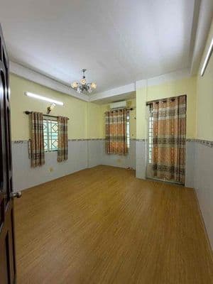 Nhà 2 tầng – 4pn – 4wc – có phòng ngủ tầng trệt – giá 6,5 tỷ di