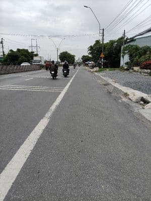 Đất thổ mặt đường nhựa 6 mét.