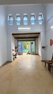 Nhà nguyên căn GẦN CHỢ đường nội bộ Lạc Long Quân P5