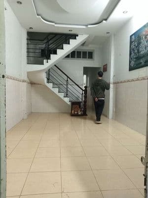 Cho thuê nhà hẽm ba gác Bùi Minh Trực p6. DT 3,5 x 16. Giá 8tr5