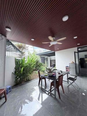 Cho thuê villa sân vườn 3 phòng ngủ khu hòn xện bắc nha trang gi