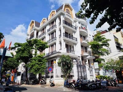 Toà nhà hai mặt tiền gần vạn hạnh mall, quận 10- hầm 2 lầu, 200m2/ sàn
