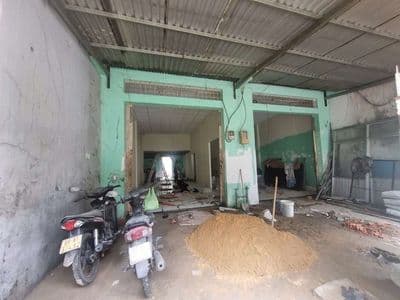 Mặt tiền đường xe tải , sơn sửa mới giá cực kì phù hợp