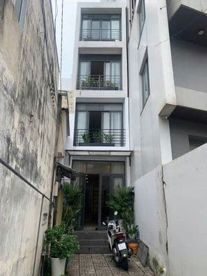 Nhà đẹp Nguyễn Hữu Cảnh 4x16m, 4PN, 3 lầu, có sân đỗ xe – 25tr/tháng