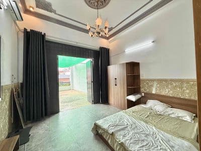 Cho thuê căn hộ full nội thất sân vườn tầng 1 tại lạc long quân