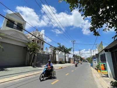 Đất 5x17m, Shr Hẻm Ô Tô Vị Trí Đẹp Ngay Trung Tâm Hành Chính Hóc Môn.