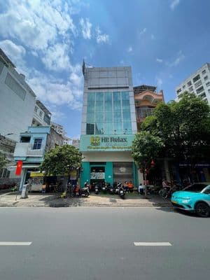 Cho thuê nhà 336 Lạc Long Quân ngay Vòng xoay Đầm Sen. DT: 8 x 8m, 3L
