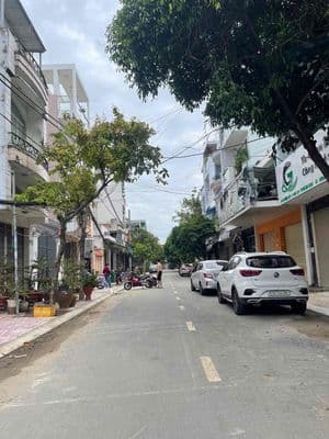 Nhà cấp 4 mặt tiền đường số 9 Cư Xá Ra Đa cách khu ẩm thực 200m