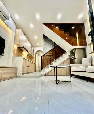 Bán nhà mới cách hẻm xe tải vài bước chân