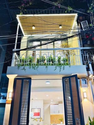 Cho thuê nhà full nội thất 3 x8 trệt lầu 1 xẹc xe hơi Quang Trung