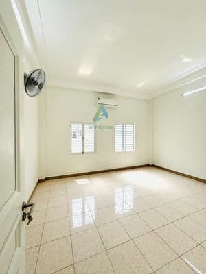 Bán nhà 3 tầng 5 pn đường lý đạo thành-lh o796.6̲4̲6̲.6͙3͙6