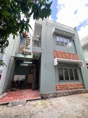 Nhà Mới (5 Phòng) - Gần Đại Học Công Nghiệp - Sân rộng - Ở Và KD