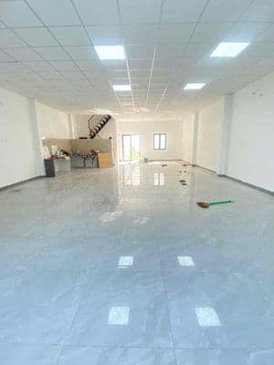 Cho thuê nhà mới 9x30 1trệt 1lầu - thông suốt - điện 3pha - đường lớn