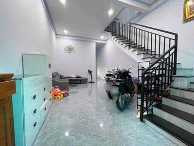 Nhà trệt lầu 3PN mặt tiền nhựa 6.5m thông giá chỉ 2.tỷ 2