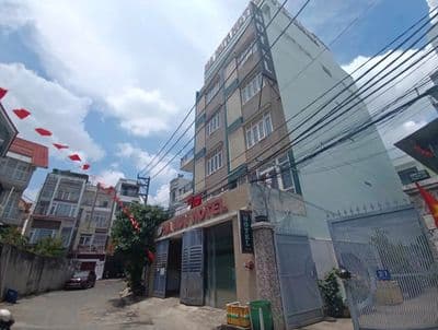 Chủ định cư cho thuê khách sạn mặt tiền đường ngang 9m bề thế