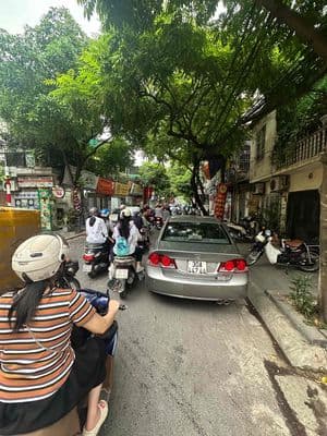 cho thuê tập thể Hoàng Đạo Thành(kinh doanh T1).S:80m. 2pn. 10 tr/t