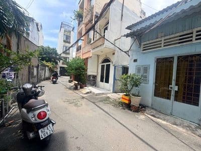 Nhỉnh 2 tỉ có nhà 20m2 xe hơi đường Lê Quang Định chạy ngang qua