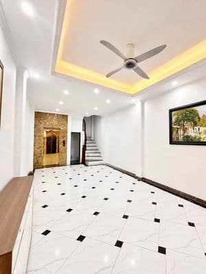 Nhà 50m x 6 tầng thang máy Võng Thị, Mt 5m, nở hậu