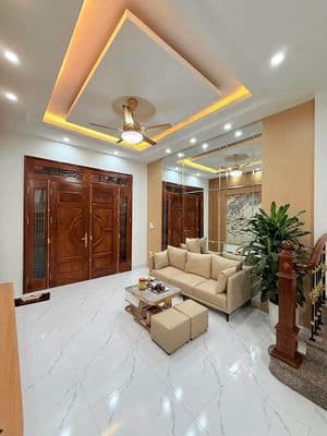 Bán nhà Hoàng Mai, 34m2, 5 tầng, mặt tiền 3.7m, 8.15 tỷ