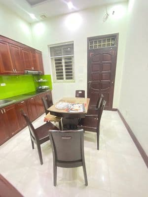 Cho thuê nhà 5 tầng Trung Kính, ô tô tránh, 23tr/tháng