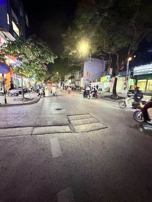 Bán Tập thể Chùa Láng 70m² 2PN nội thất đẹp