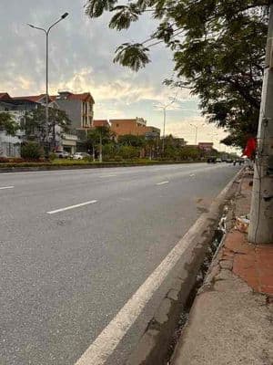 cần cho đi nhanh miếng đất có kèm nhà lô cấp 4