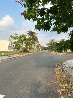Định cư nước ngoài nên cần bán gấp đất nền, sổ hồng chính chủ