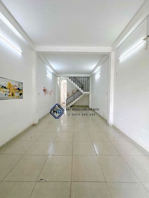 Nhà trệt lầu 4x18 mặt tiền đường Lê Thị Riêng