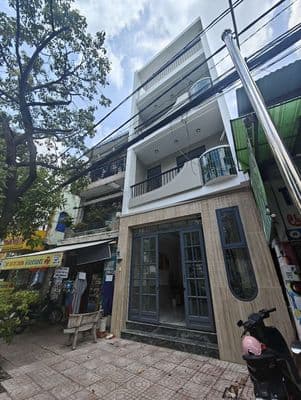 Nhà 4 tấm. Mặt tiền Hưng Phú.