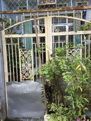 Bà Cô đi Mỹ gửi bán Căn nhà