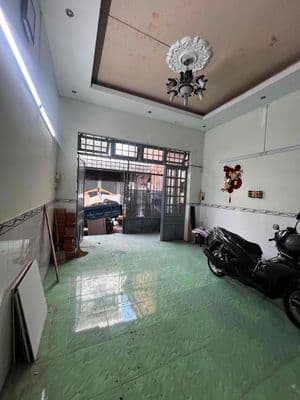 Cho thuê nhà hẻm tô ký. 4,2m x 25m. 1 lầu. 3pn. 2wc. Giá 7 triệu