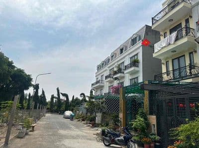 Cho thuê nhà phố 5pn sân xe hơi ngay giáp nguyễn oanh gò vấp