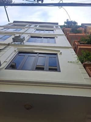 Cho thuê nhà ngõ 81 Nguyễn Phong Sắc, 35m2 x 4,5 tầng, ô tô đậu cửa