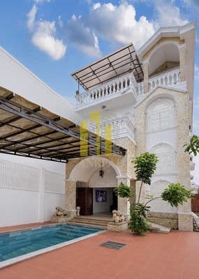 Biệt thự sân vườn 10 phòng đủ nội thất - hồ bơi sân vườn giá 150 triệu