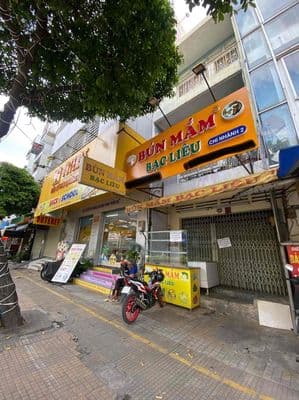 Cho thuê nhà mặt tiền KD Lạc Long Quân giá 17tr DTSD 120m2 trệt 2 lầu