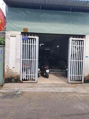 Cho Thuê Kho 8tr/th còn bớt DT:5x30 ( có gác lửng , nền gạch men ) P