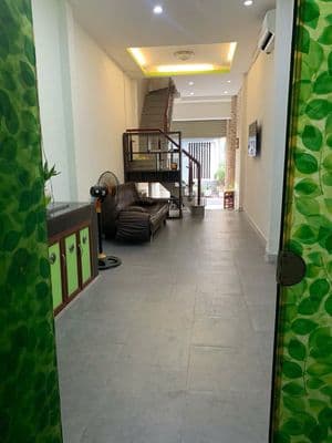 Cho thuê nhà Cách Mạng Tháng 8 - Nhà 2 Tầng 2PN Có NT Cơ Bản