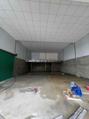 Xưởng 200m2 có gác lửng, góc 2 mặt tiền, hẻm thông