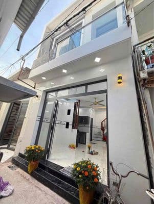 Nhà lầu 2 phòng mới gần Vincom Xuân Khánh