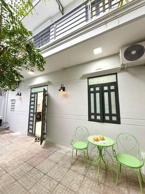 Cho thuê nhà 2 phòng ngủ có sân gần mường thanh viễn triều giá 13 tr