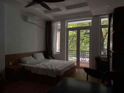 Ban Công Cây Xanh Cực Chill Ngay Khu Phan Xích Long Full Nội Thấy MGR