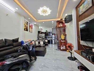 giữa Chợ 4 Xã , mới đẹp 4×10m đúc 2 tấm, sổ hồng riêng, hoàn công đầy