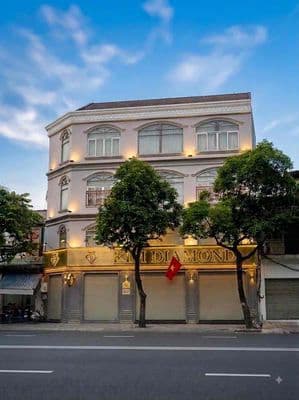 ngang 15m - mt NGUYỄN VĂN CỪ, Q1