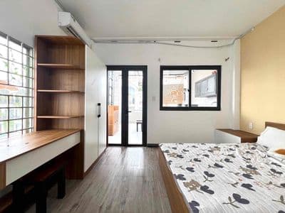 Hình thật - giá thật. Studio ban công , Tách Bếp. Vị trí nhà siêu đẹp