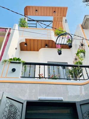 GẤP Nhà 4PN CÓ PHÒNG NGỦ TRỆT ,3TẦNG ,42M2 ,Sát HXT ,Sân Thượng chill