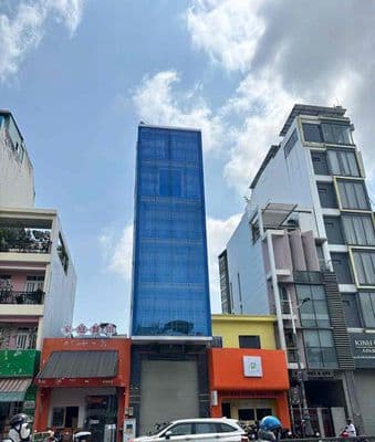 toà nhà ốp kính cho thuê mặt tiền Nguyễn Văn Cừ Q1 có thang máy