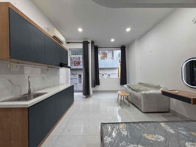 Cho thuê căn hộ ban công full nội thất giá rẻ gần isb ueh quận 1